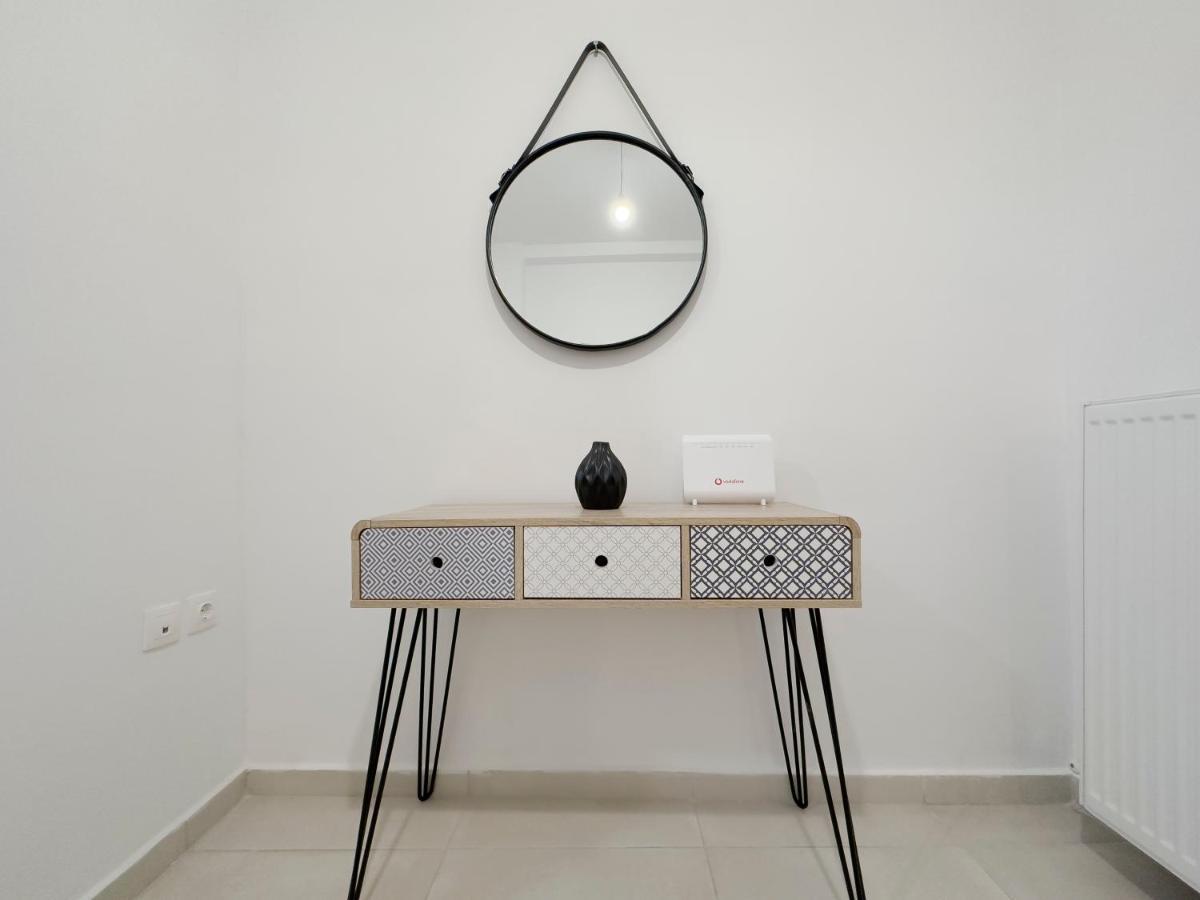 Appartamento Aventura Comfortable 90Sqm Apt In Kato Patisia Atene Esterno foto